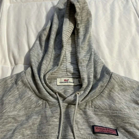 Vineyard Vines gray hooded pullover size large - Picture 5 of 5